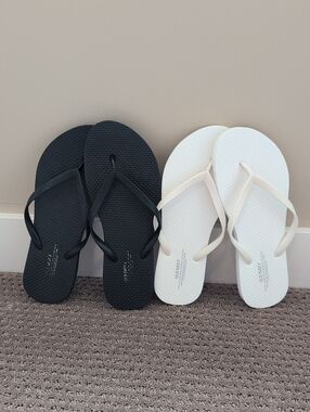 Classic Old Navy Flip Flops - 2 Pairs